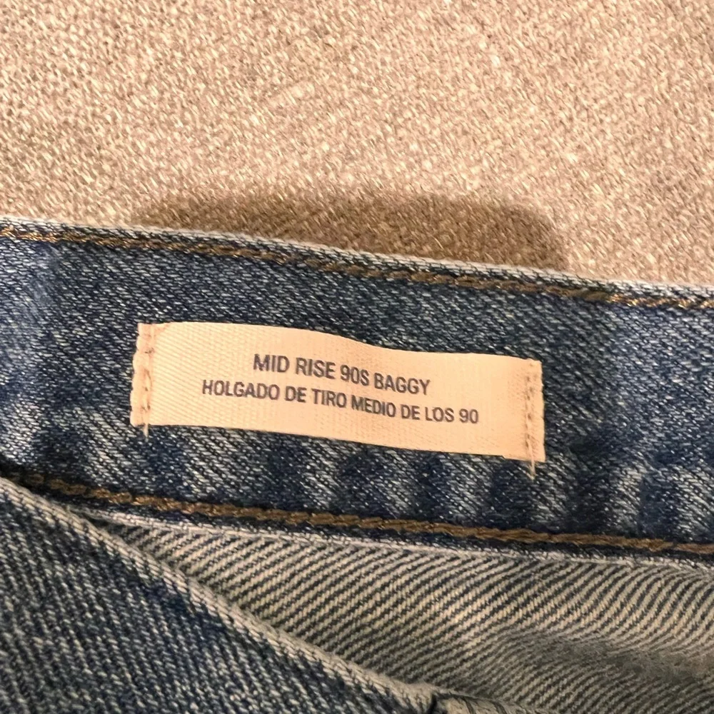 Universal Thread Mid-Rise 90’s Baggy Jeans - Picture 6 of 8